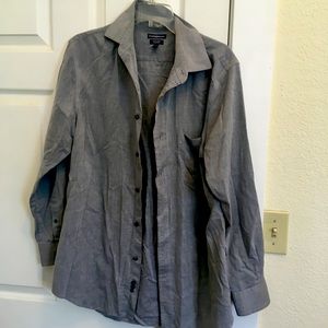 Men’s gray dress shirt